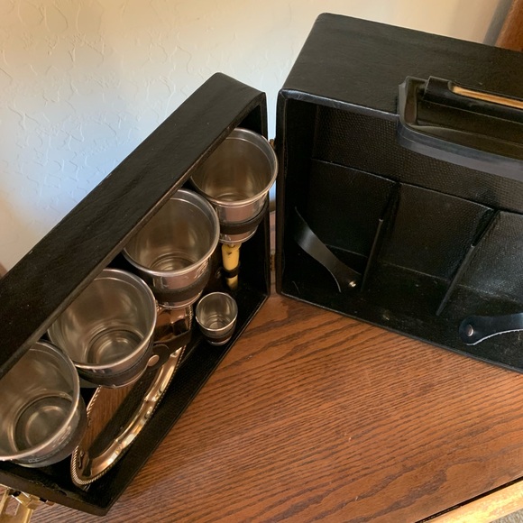 TRAV-L-BAR In Suitcase For Four Guests in Silver With Serving Tray, Bar Utensils - Picture 8 of 17